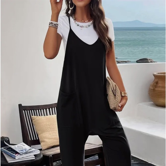 Plain V-Neck Loose Pocket Cami Jumpsuit - Picture 2 of 4